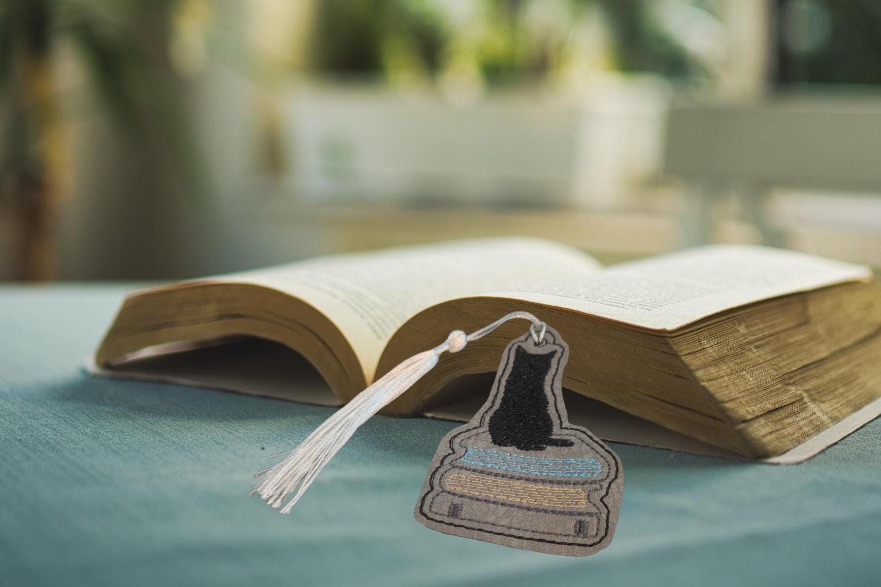 Bookmark - embroidered gift book lover books