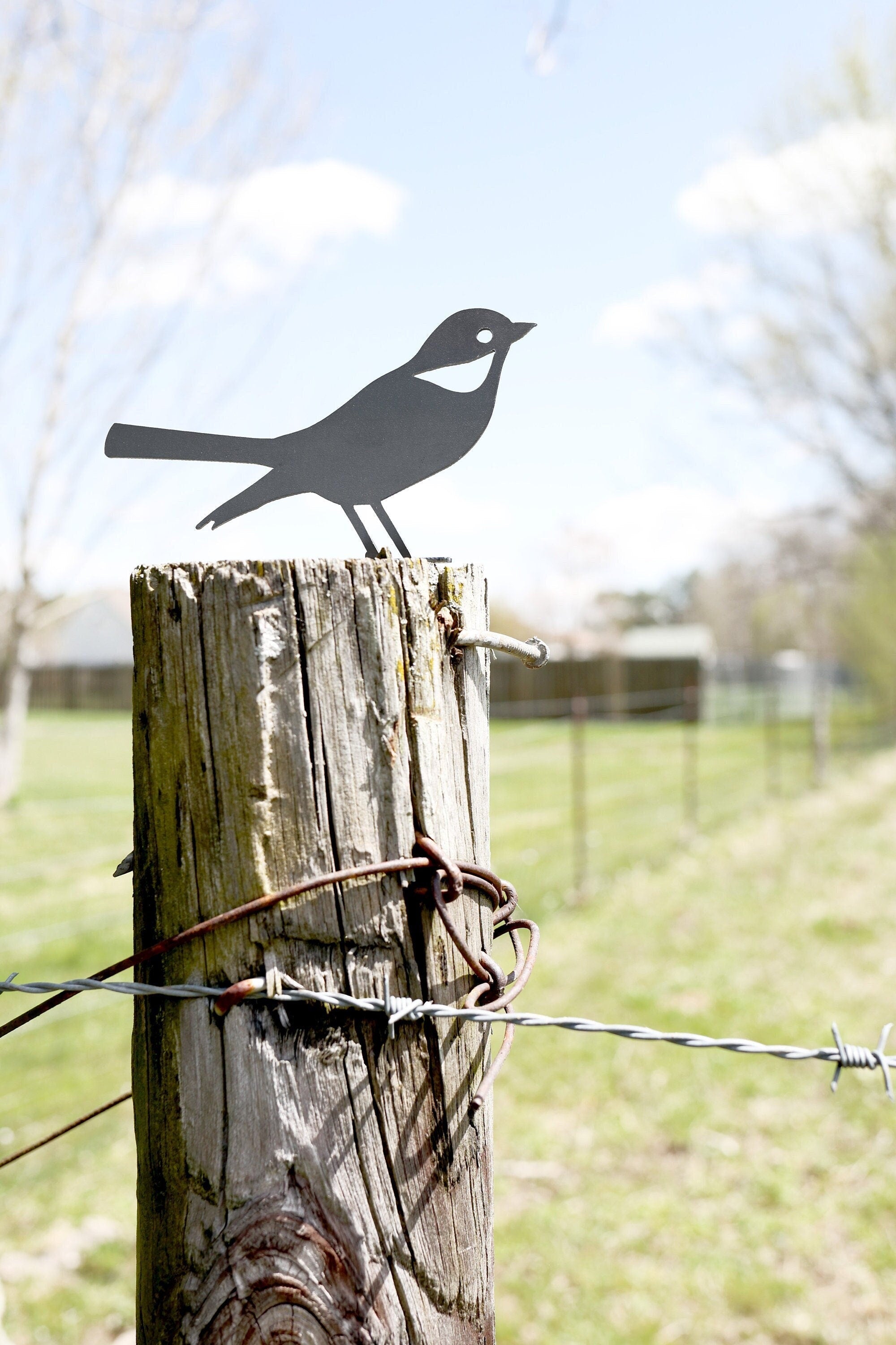 Metal Bird Statue - Mockingbird / Robin