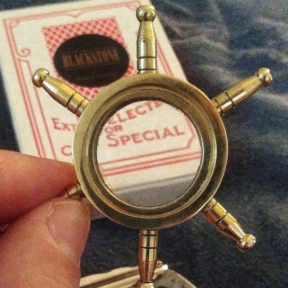 Boat Wheel Magnifying Glass Key Chain