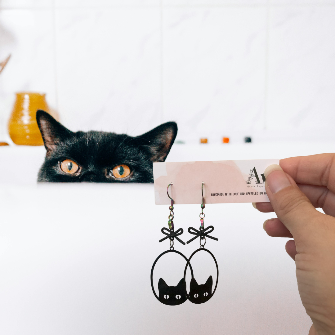 Earrings - Cat peeker