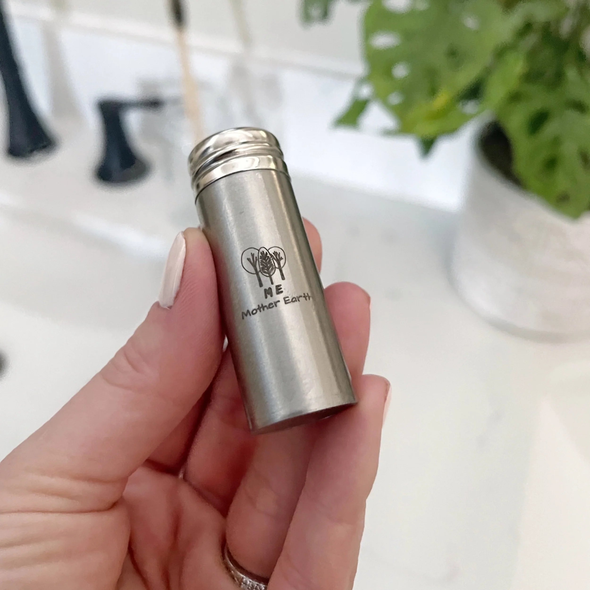 Biodegradable Charcoal Dental Floss – Refillable Stainless Steel Case
