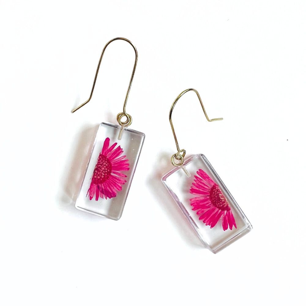 Resin Bar Earrings with Fuchsia Daisies