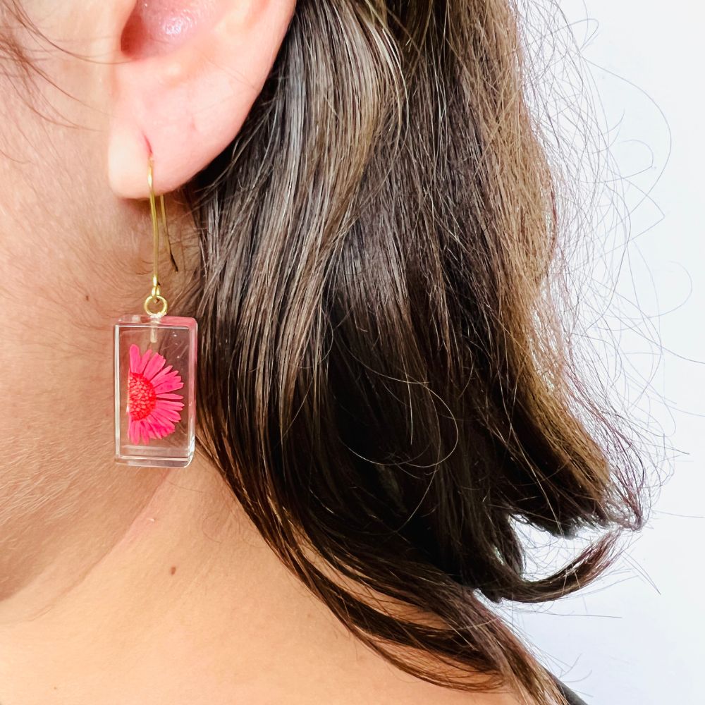 Resin Bar Earrings with Fuchsia Daisies