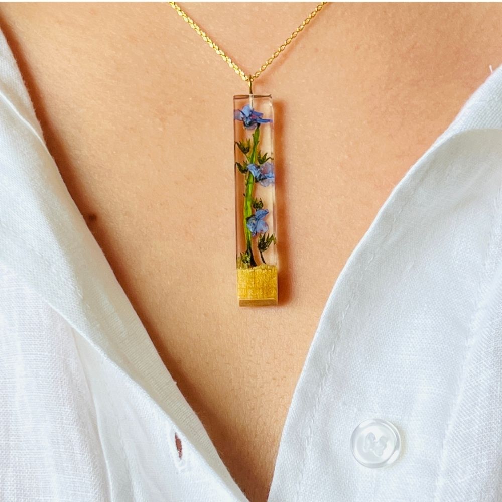 Resin Bar Pendant Necklace with Palo Santo and Forget-me-not Flowers