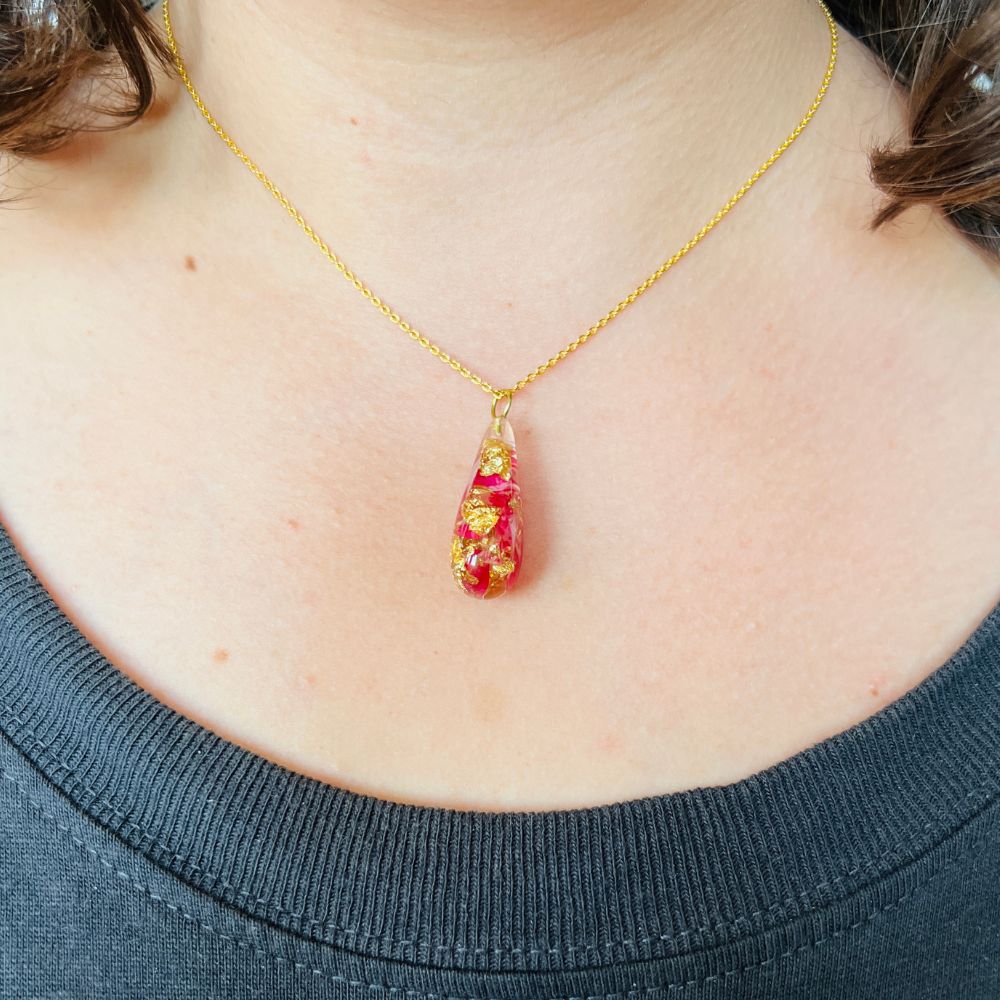 Resin Teardrop Pendant Necklace with Rose Petals