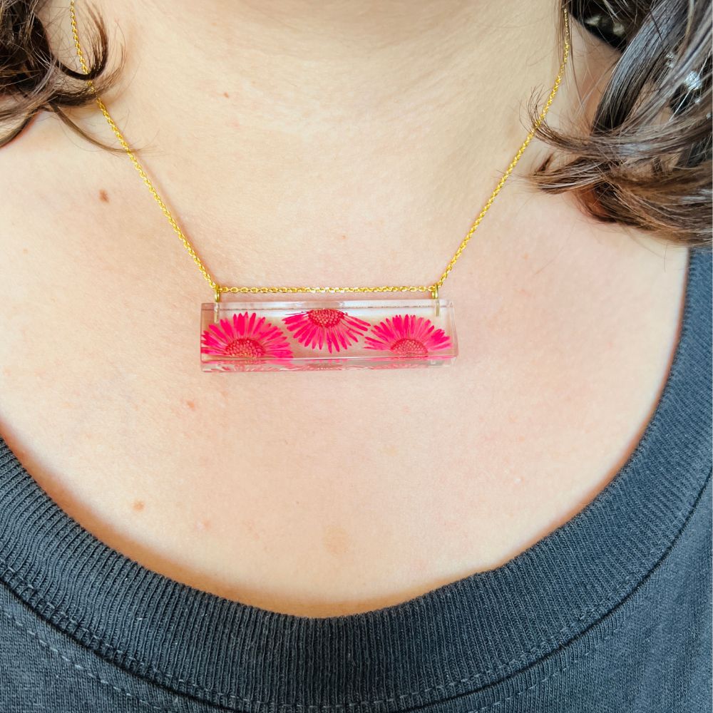 Resin Bar Pendant Necklace with Fuchsia Daisies