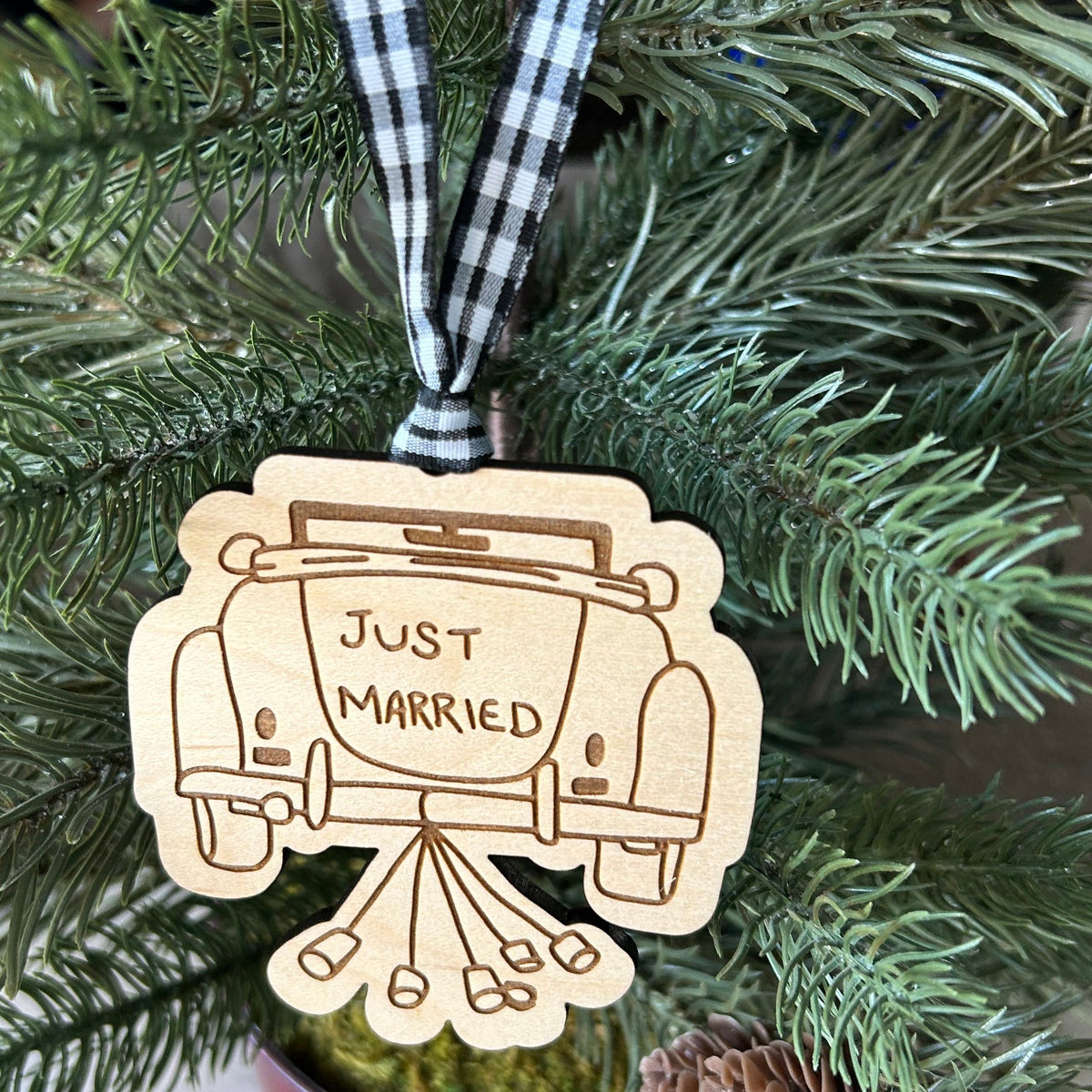 Just Married vintage car ornament