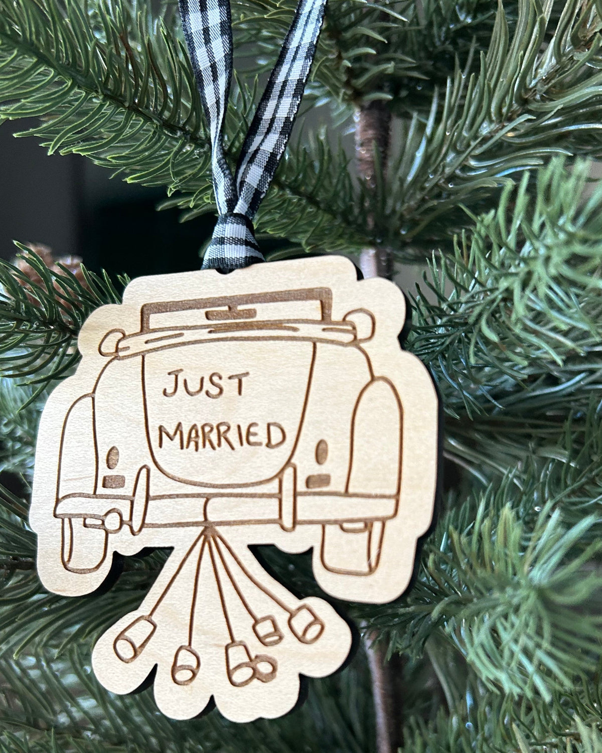 Just Married vintage car ornament