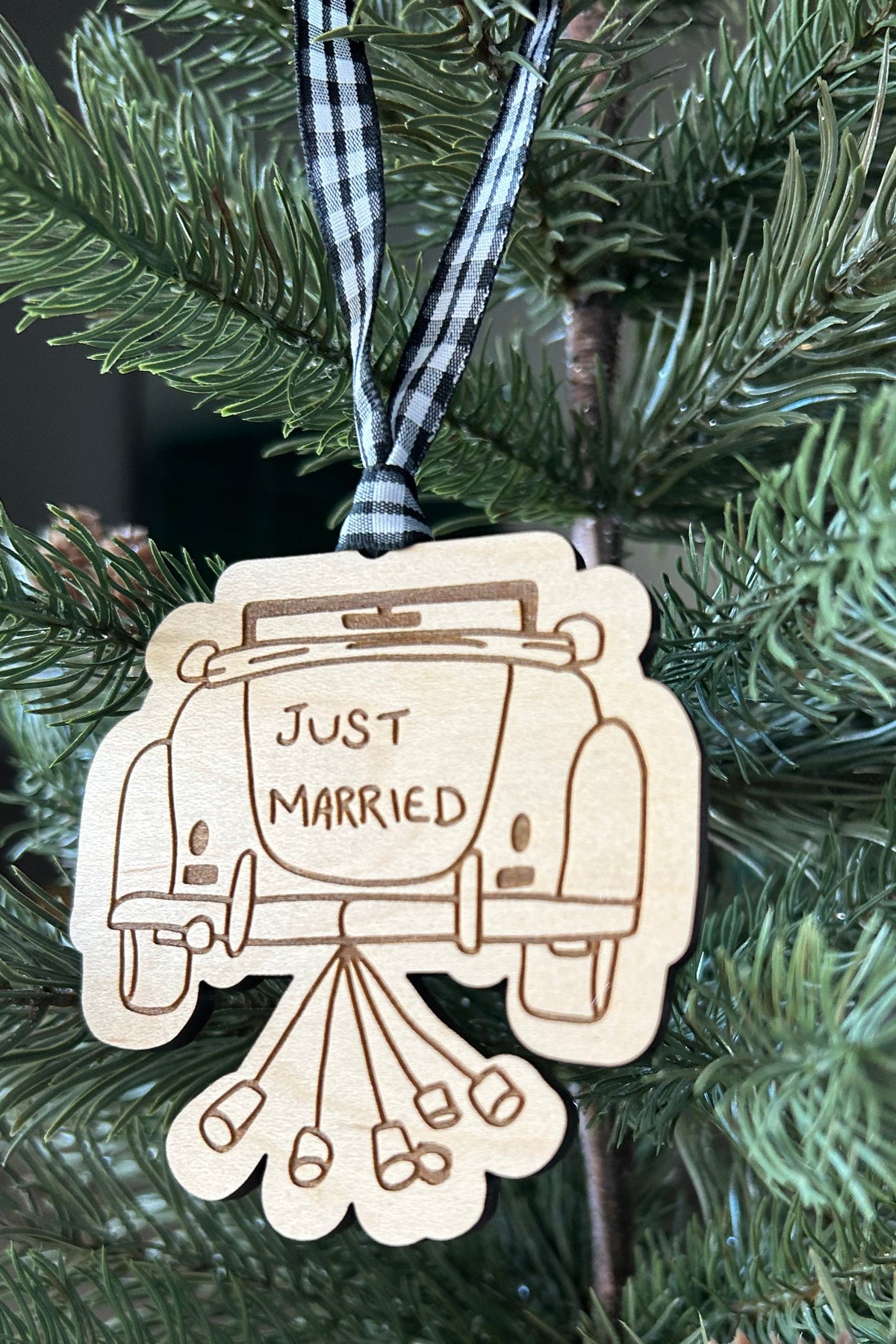 Just Married vintage car ornament