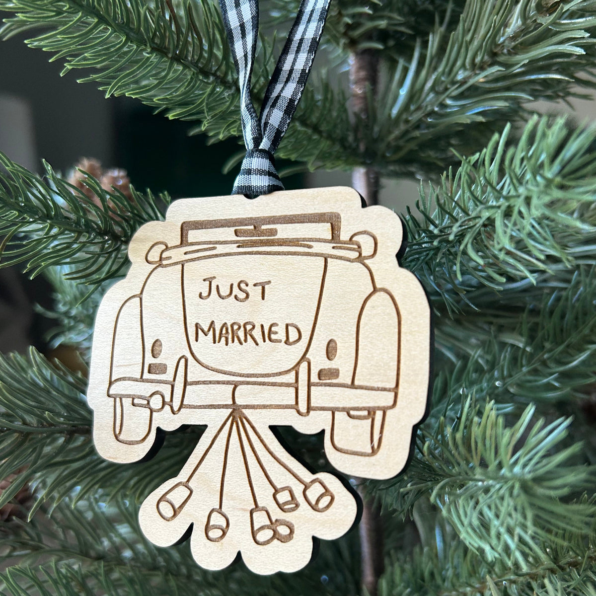 Just Married vintage car ornament