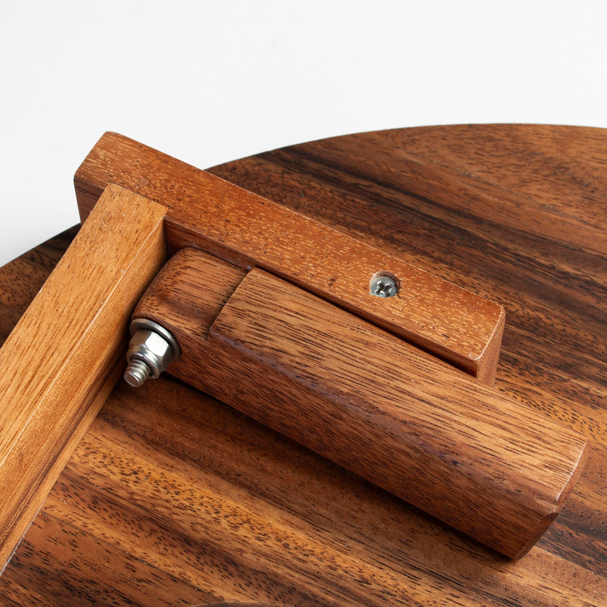 Island Hole | Wood and Resin Cornhole x Golf Chipping Game