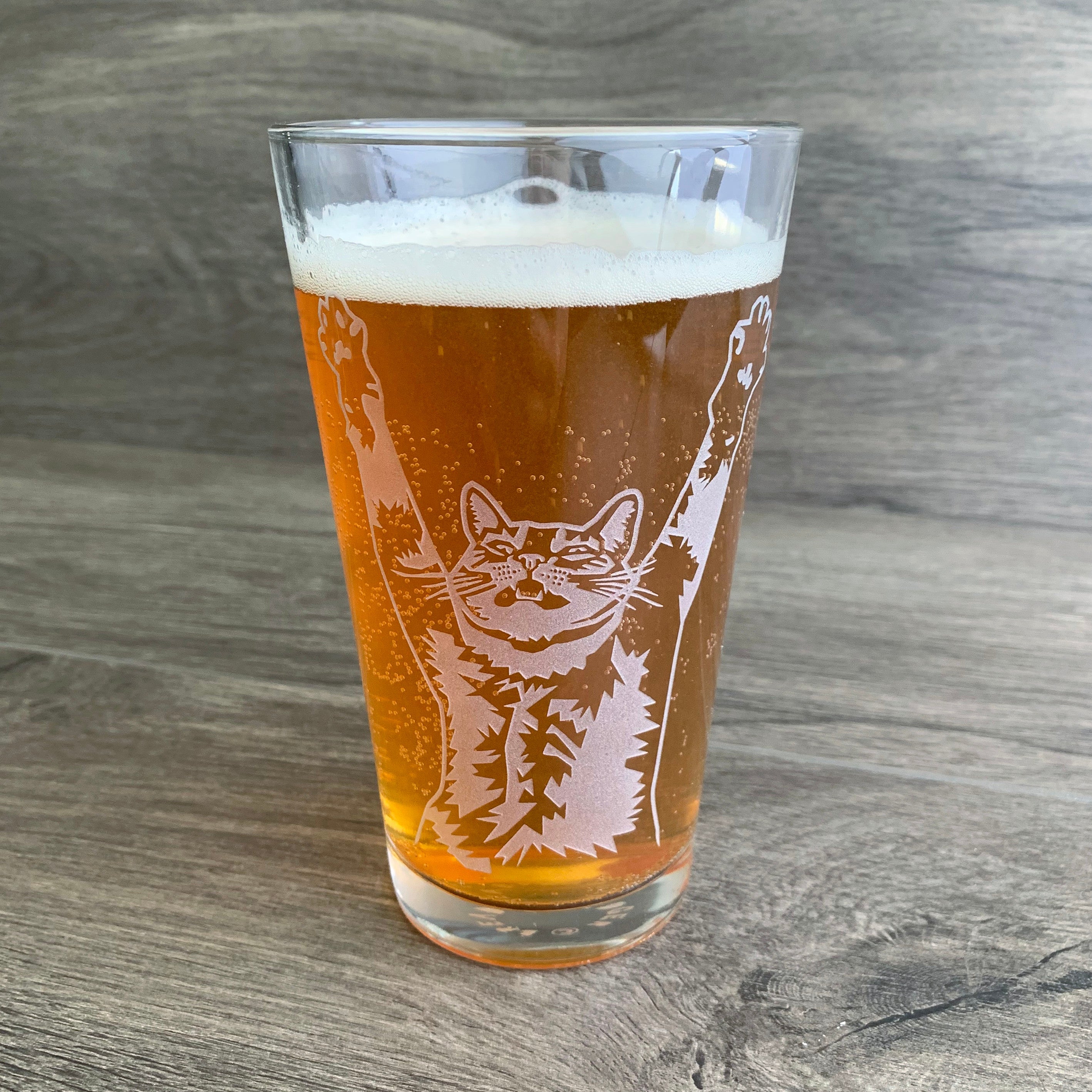 Stretch Cat Beer Pint Glass - etched glassware