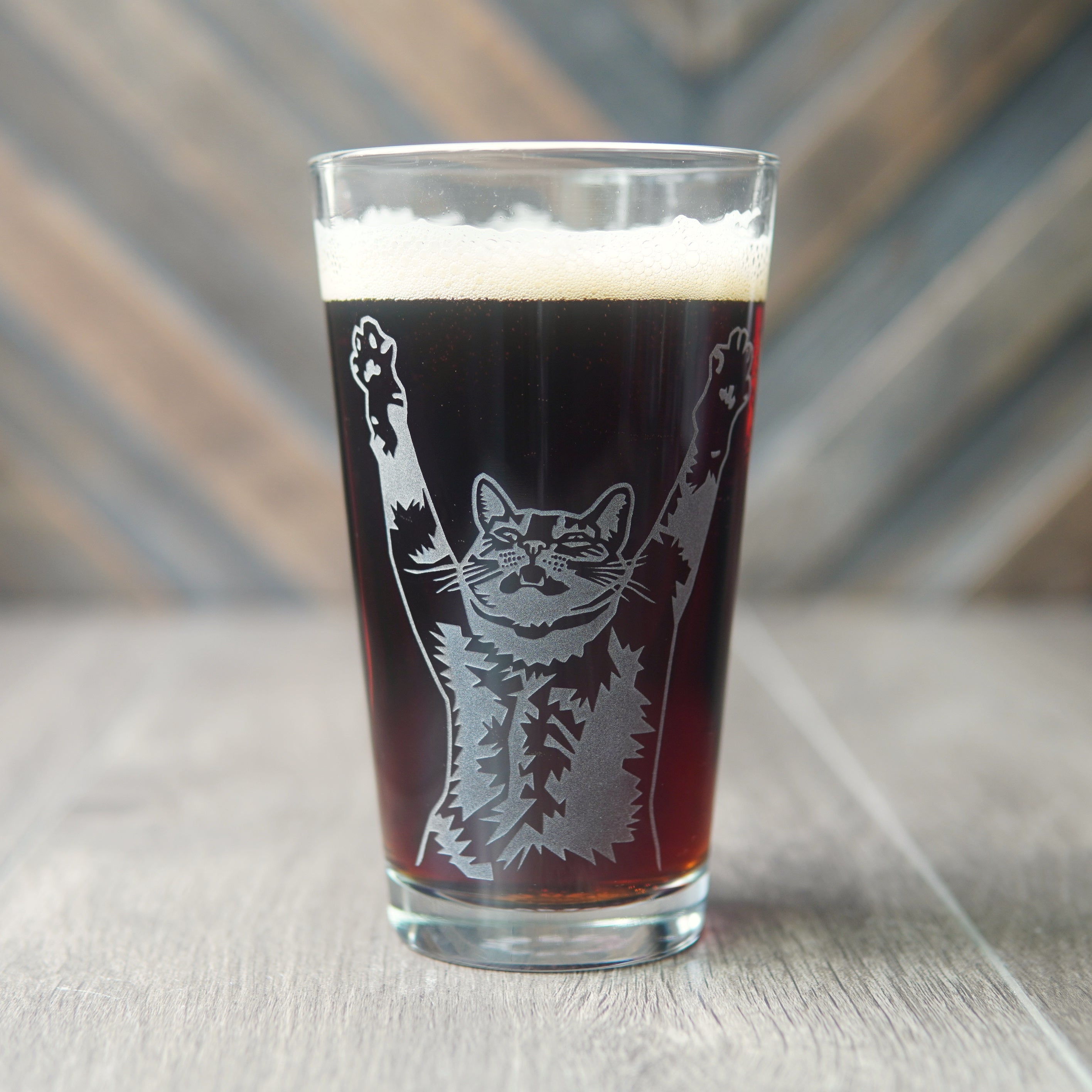 Stretch Cat Beer Pint Glass - etched glassware